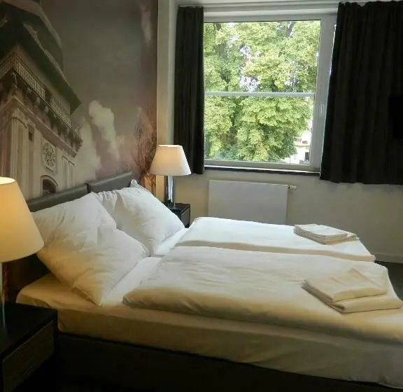 スーペリアールーム, Bílý Páv