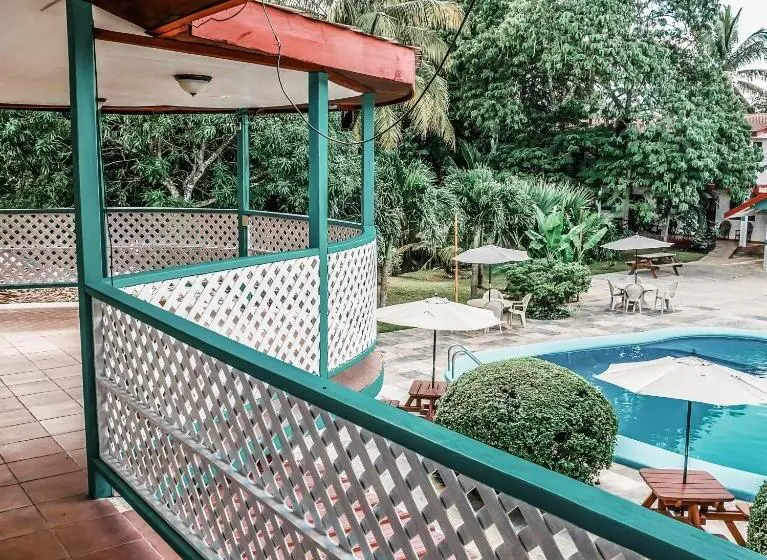 Deluxe Neljän Hengen Huone, Drift Inn Cayo