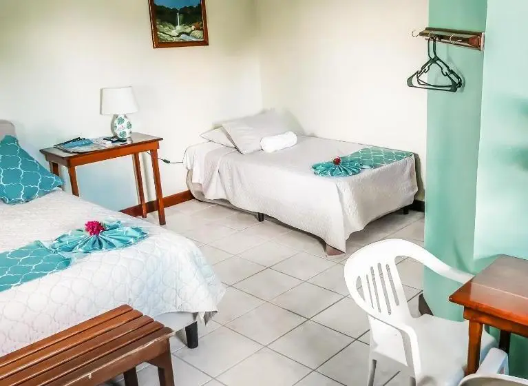 Deluxe Kolmen Hengen Huone, Drift Inn Cayo