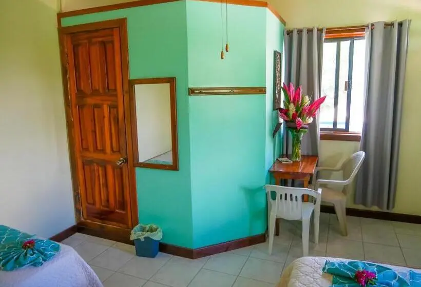 Deluxe Kolmen Hengen Huone, Drift Inn Cayo