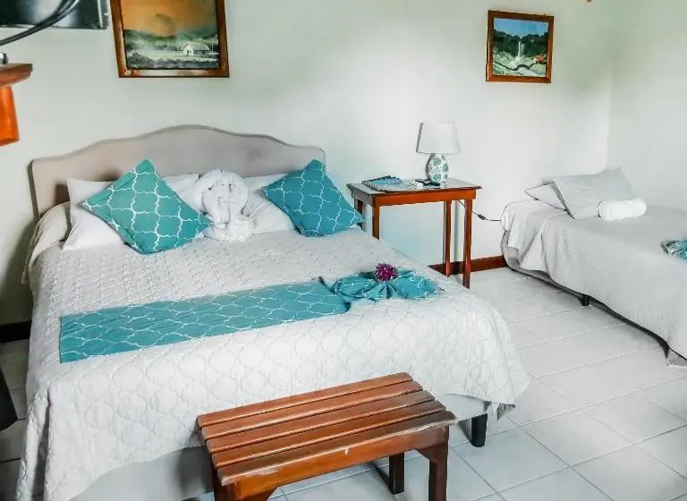 Deluxe Kolmen Hengen Huone, Drift Inn Cayo