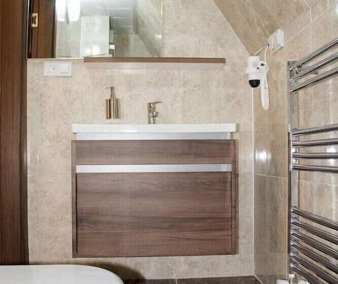 Номер Deluxe, Green Valley Savsat