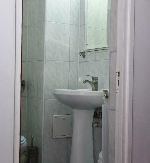 Cameră Triplă Standard, Magurele