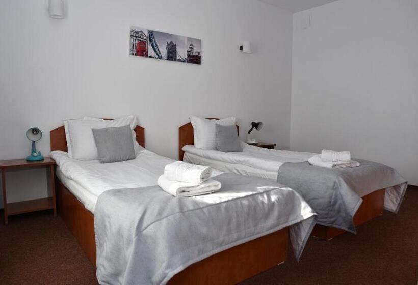 Cameră Triplă Standard, Magurele