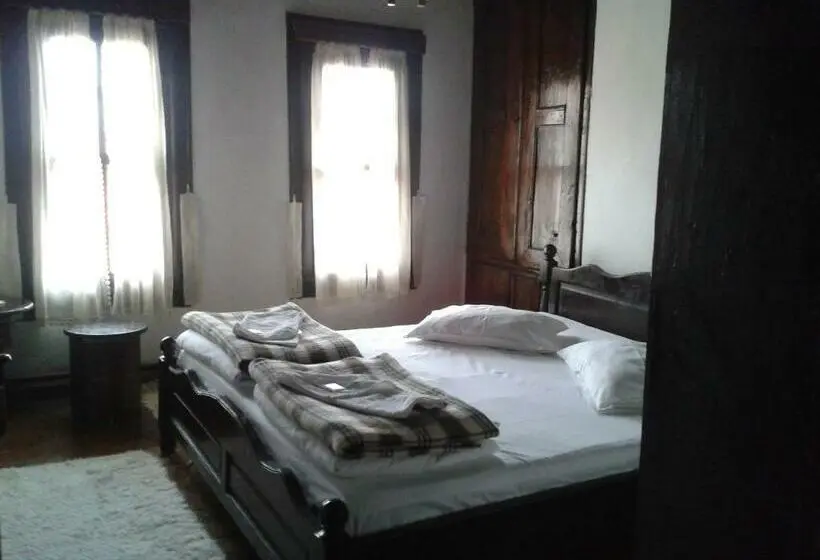 スタンダードルーム, Popsokol House