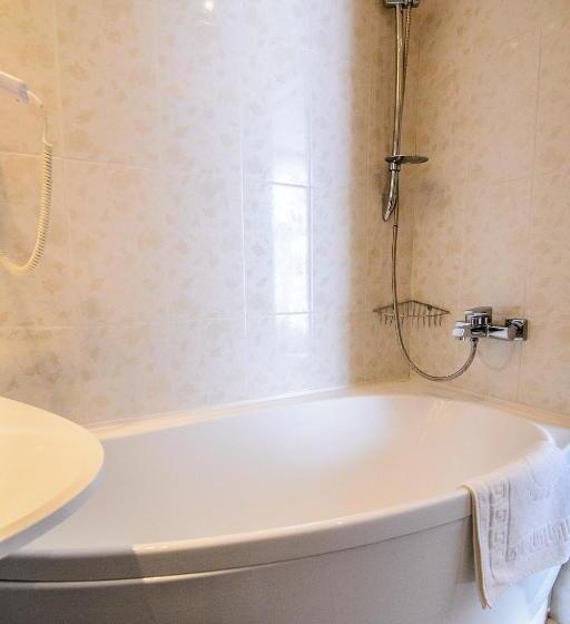 Familienzimmer, Terminala