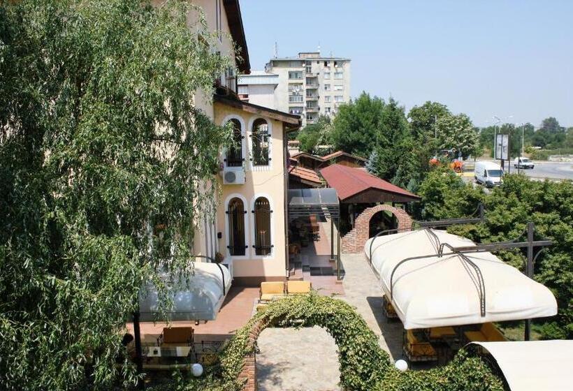 جناح مزوَّد بشرفة, Villa Verde