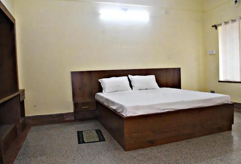 キングサイズベッドのデラックススイート, Jhargram Eshani Hotels And Guest House