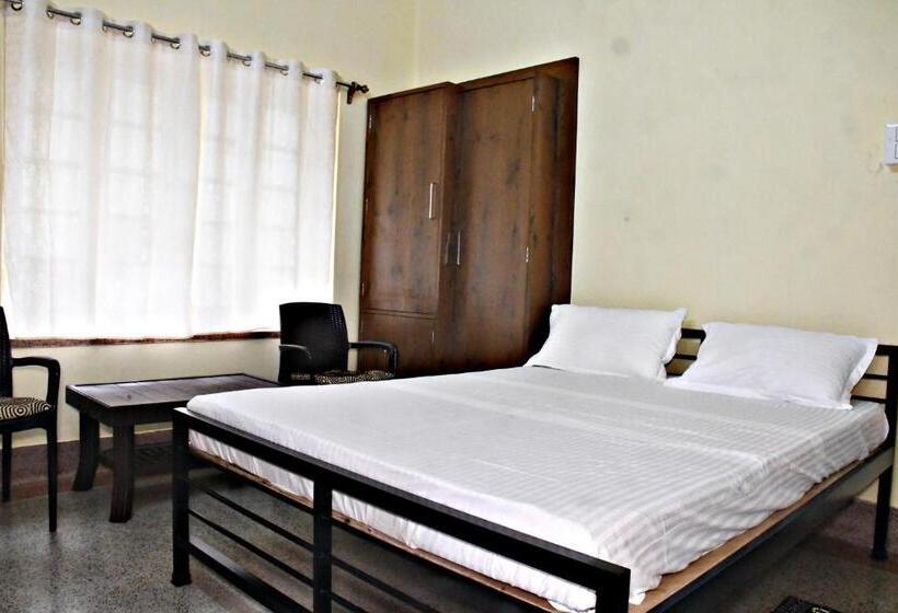 キングサイズベッドのデラックススイート, Jhargram Eshani Hotels And Guest House