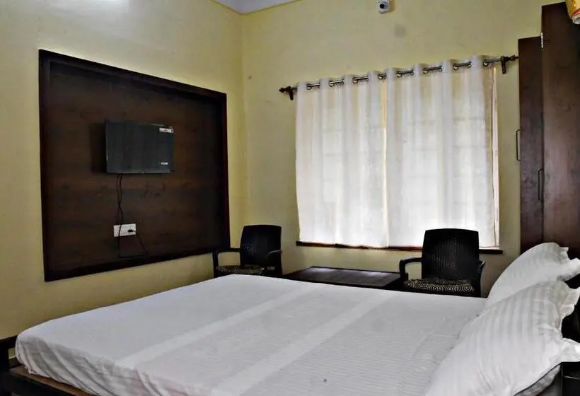 キングサイズベッドのデラックスルーム, Jhargram Eshani Hotels And Guest House
