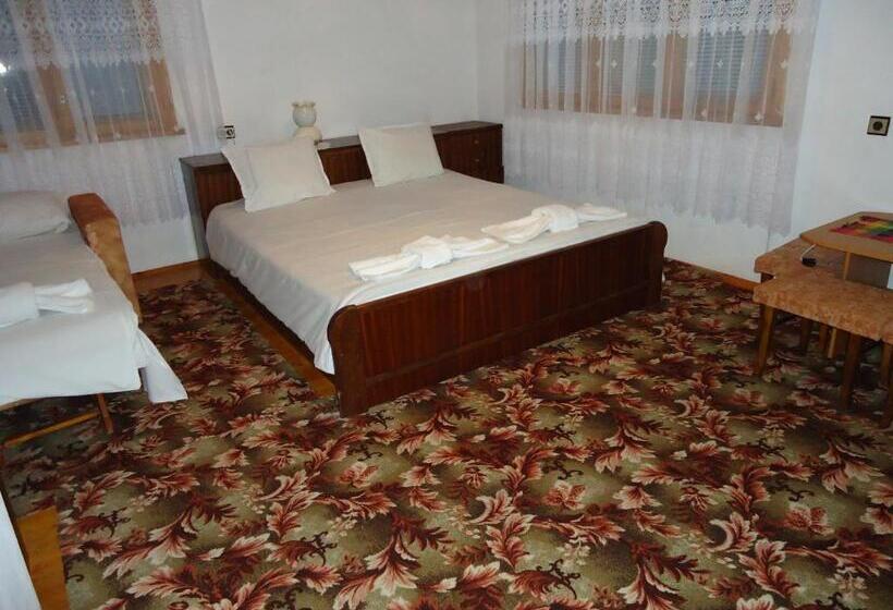 غرفة قياسية ثلاثية, Guest House Ahp