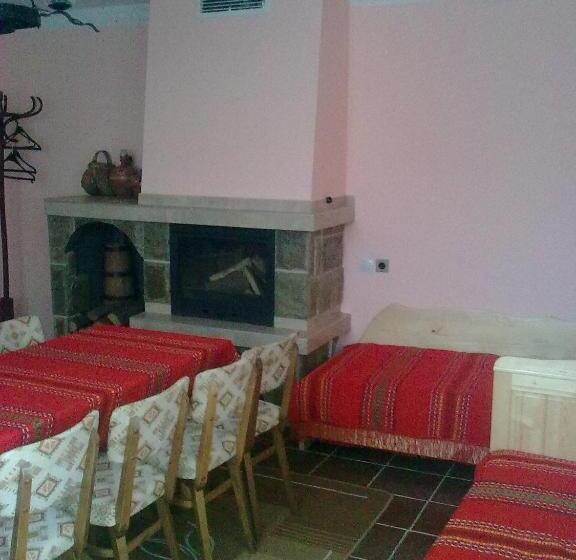 غرفة قياسية ثلاثية, Guest House Ahp