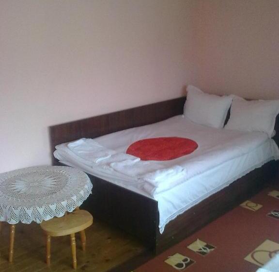Номер Стандарт Трехместный, Guest House Ahp
