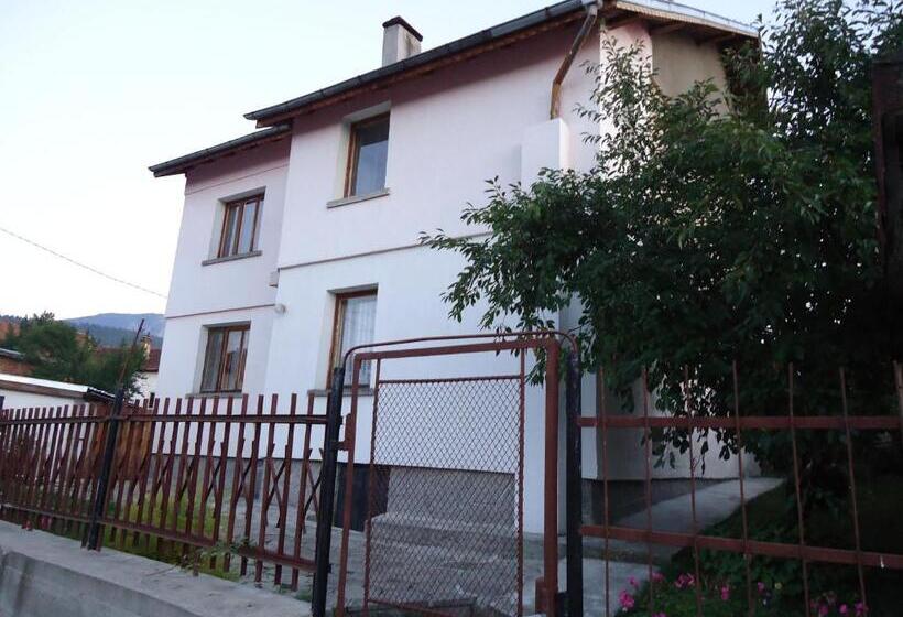 Номер Стандарт Трехместный, Guest House Ahp