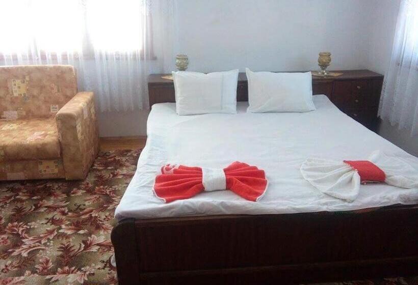 Номер Стандарт Трехместный, Guest House Ahp