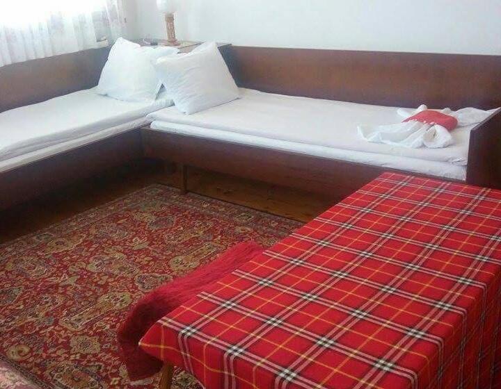 Номер Стандарт Трехместный, Guest House Ahp