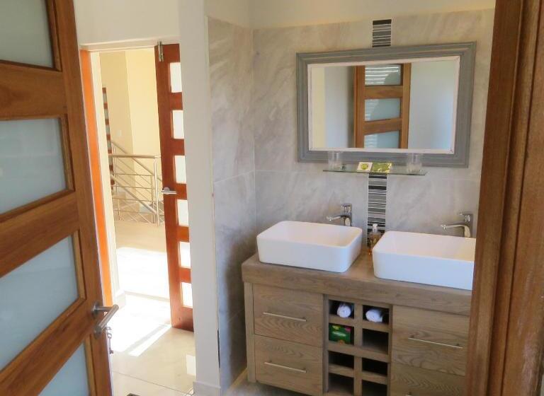 Superior suite with view, Gull On The Bay Boutique Guest House