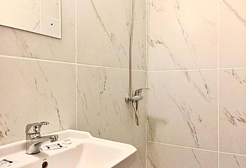 带阳台的豪华间, Pensiunea Deceneu