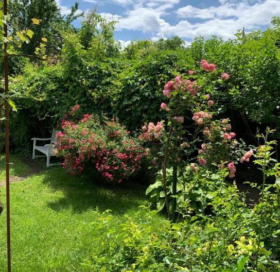 家庭间, Pensiunea Deceneu