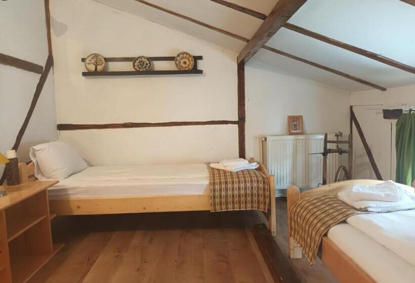 家庭间, Pensiunea Deceneu