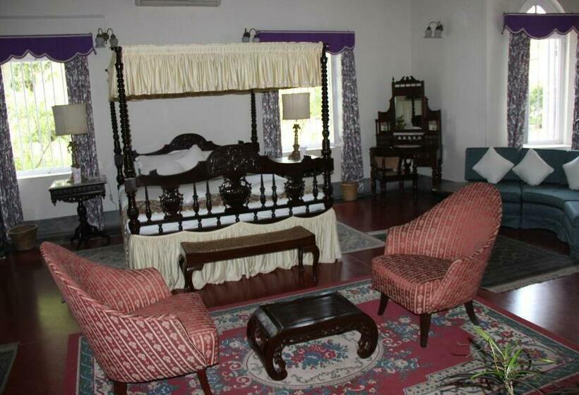 غرفة ديلوكس, Thengal Manor