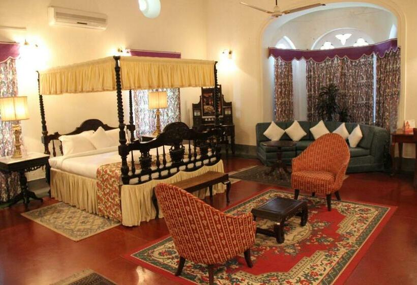 غرفة ديلوكس, Thengal Manor