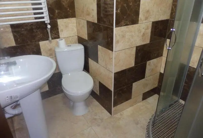 Habitació Triple Estàndard, Kreitser