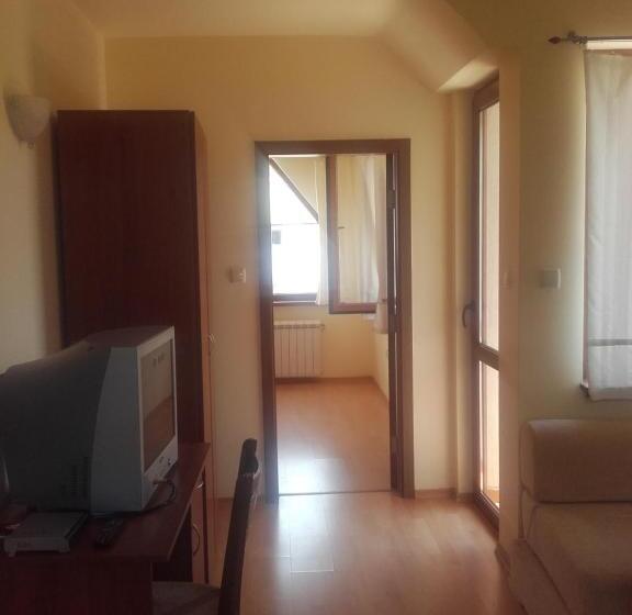 סוויטת ג'וניור, Aleksievata Kashta