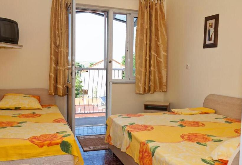 غرفة قياسية, Fantasy