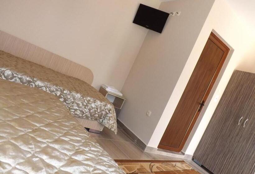 غرفة كومفورت, Fantasy