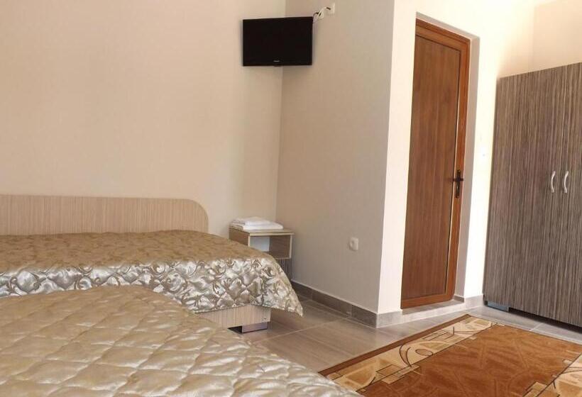 غرفة كومفورت, Fantasy