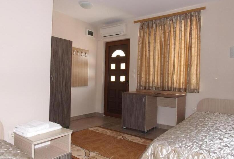 غرفة كومفورت, Fantasy