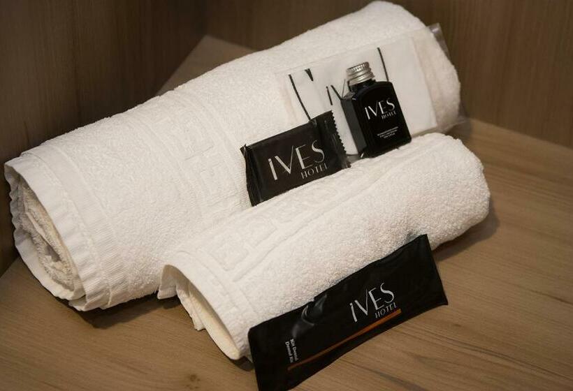 جناح مزود بجاكوزى, Ives