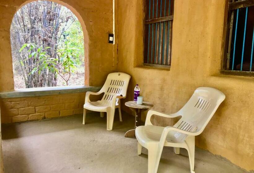 스탠다드 룸, Kamp Kamouflage Kanha