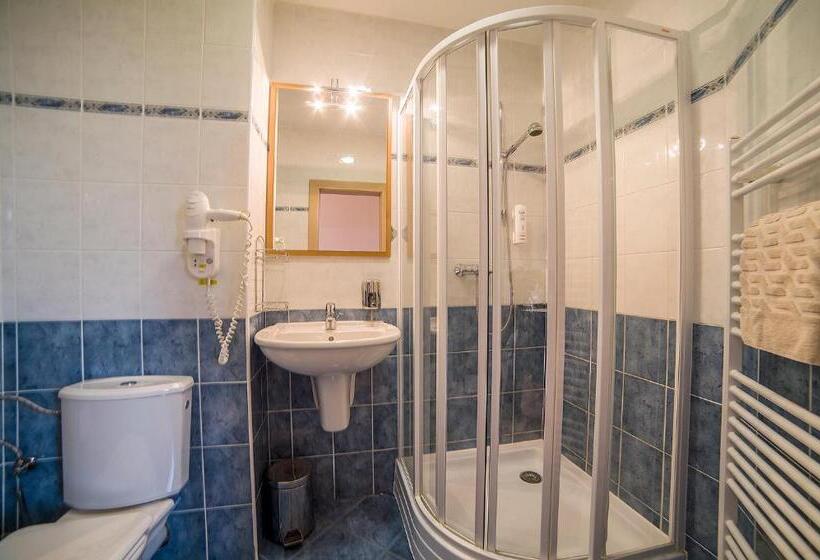 غرفة قياسية, Tři Věžičky