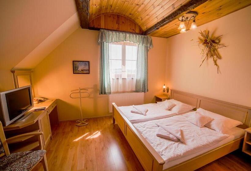 غرفة قياسية, Tři Věžičky