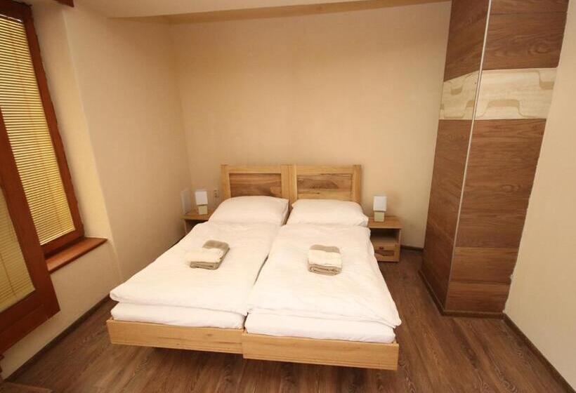 غرفة عائلية, Penzión Kállai A Vináreň