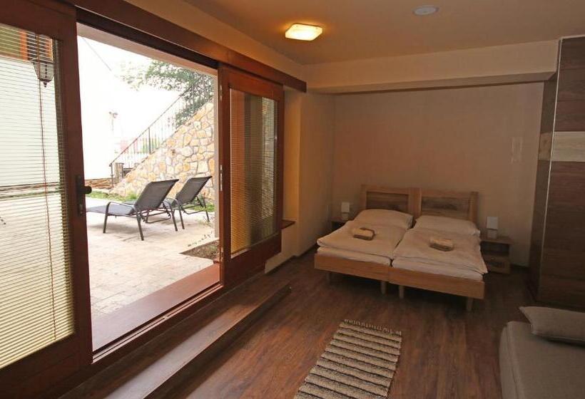 غرفة عائلية, Penzión Kállai A Vináreň