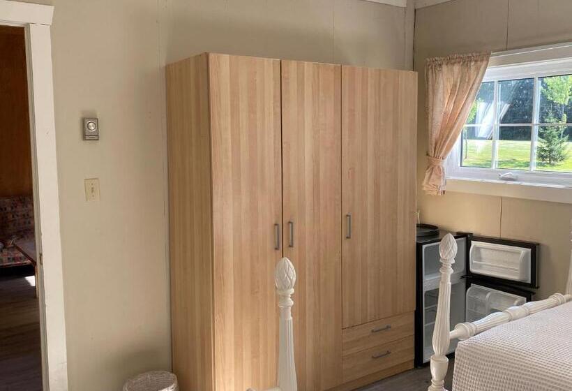 Budget Værelse, Ned S Landing At Spry Point And The Barn At Spry Point