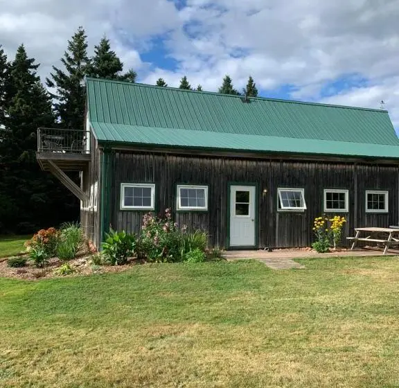 エコノミールーム, Ned S Landing At Spry Point And The Barn At Spry Point