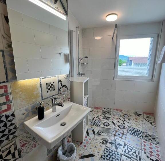 Апартаменты 2 Спальни, Smartroom Hotel Rössli Hunzenschwil
