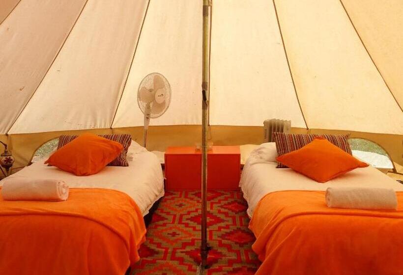 Standard Tent, Yanada