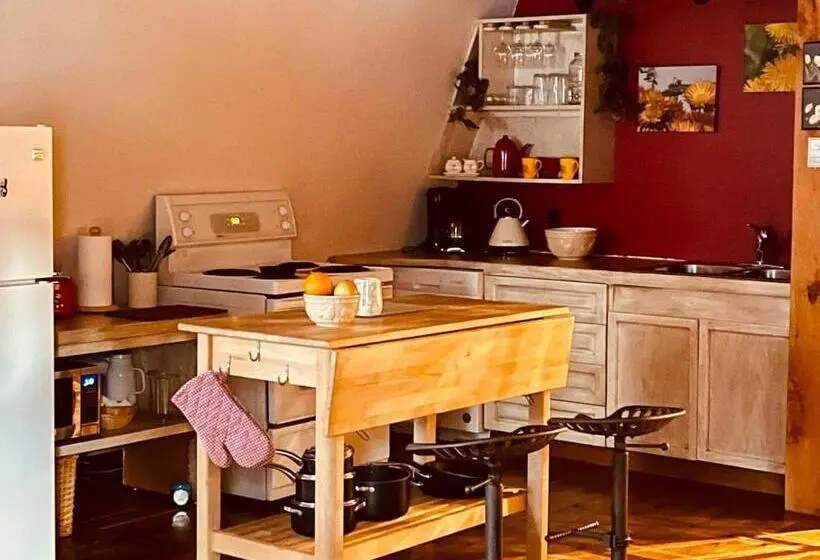 スイート, Forest & Lake Pei Bed & Breakfast