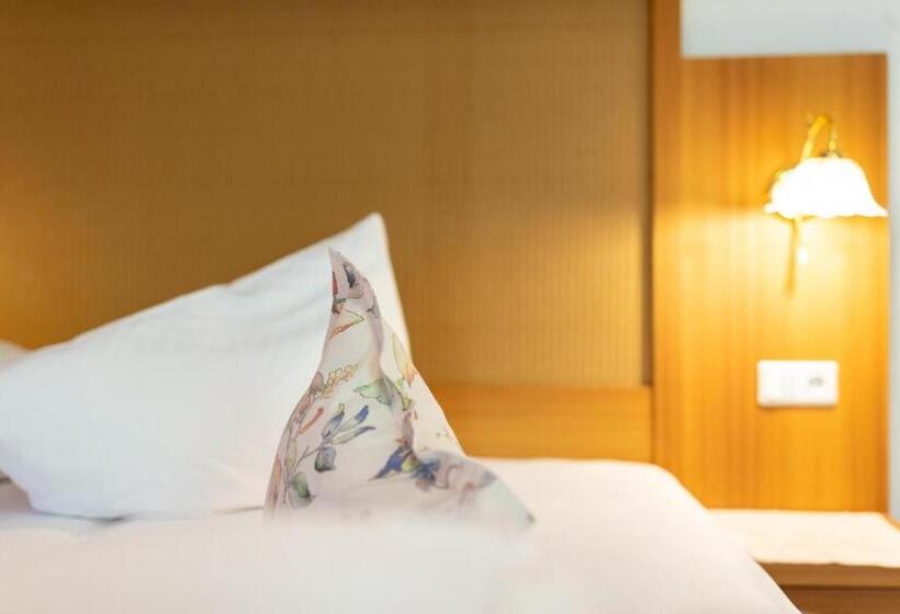 标准间, Bergfrieden