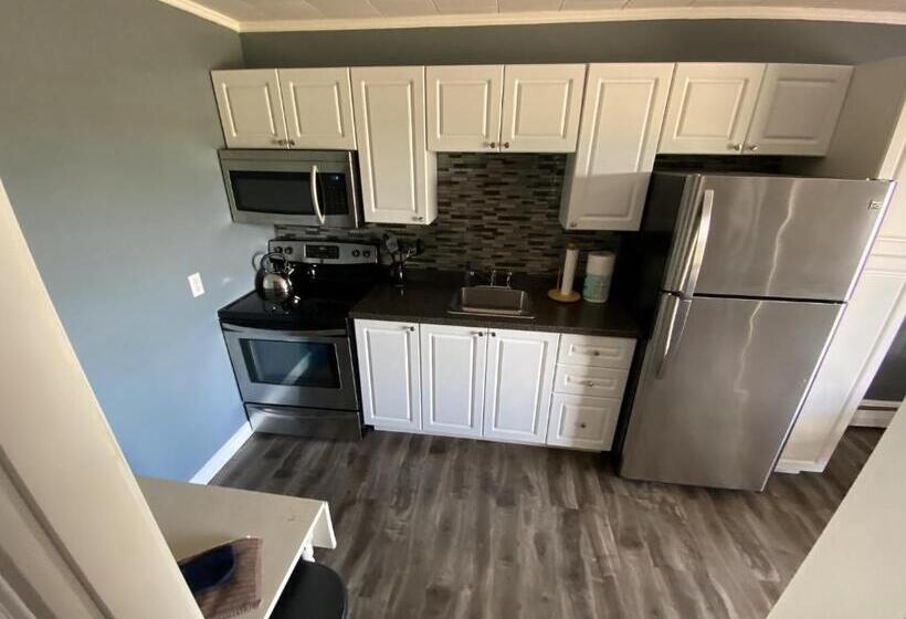 1 Szobás Apartman, The Pines Motel And Cottages