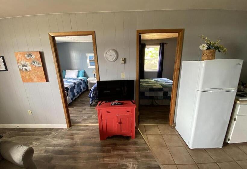 2 Szobás Ház, The Pines Motel And Cottages