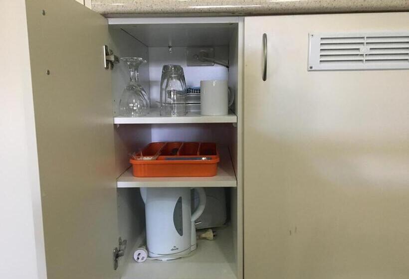 إستوديو قياسى, Wondai Colonial Motel & Ivory S Restaurant