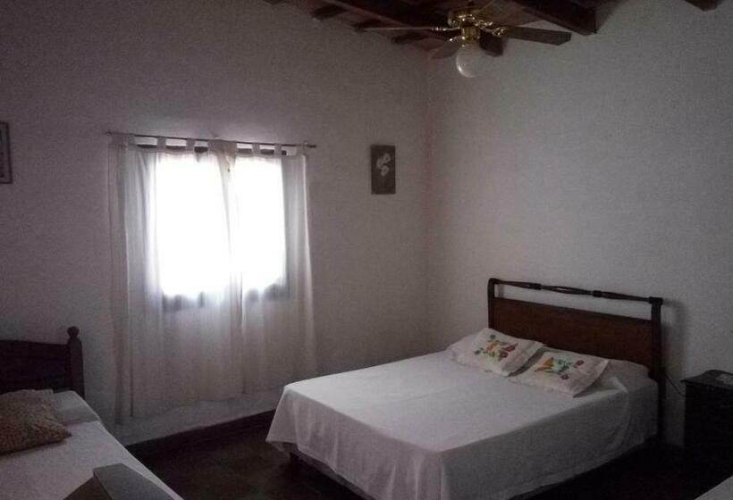 غرفة قياسية رباعية, Las Tinajas De San Carlos