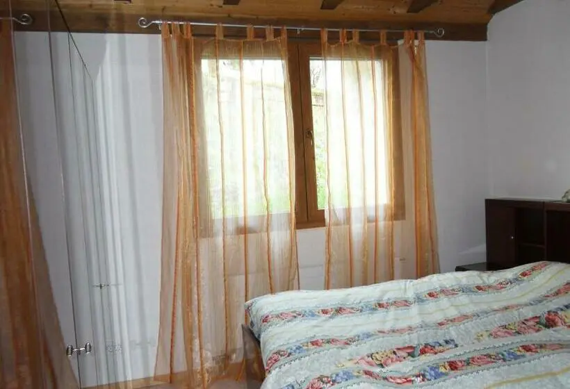 バス共有のスタンダードルーム, Bed&breakfast In Flüh