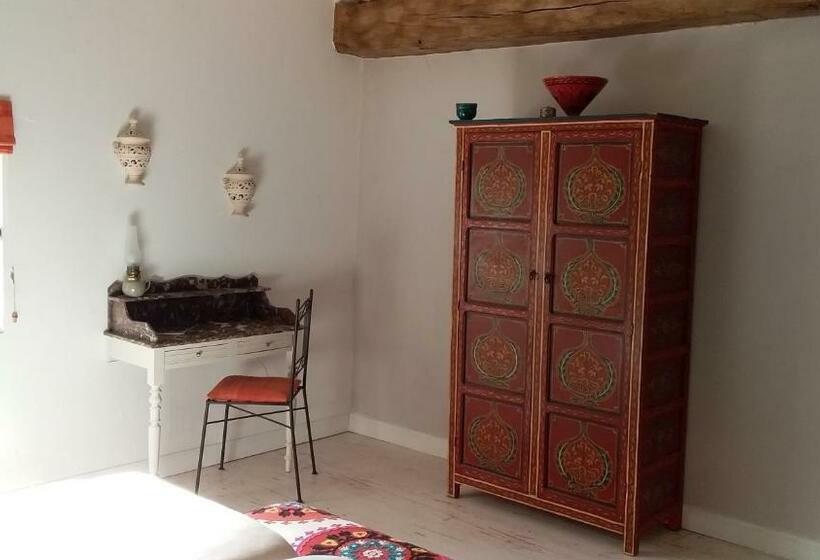 标准间, La Grange De Gournay